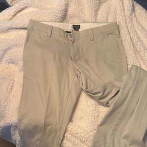 Dockers Men's Chinos in Light Khaki